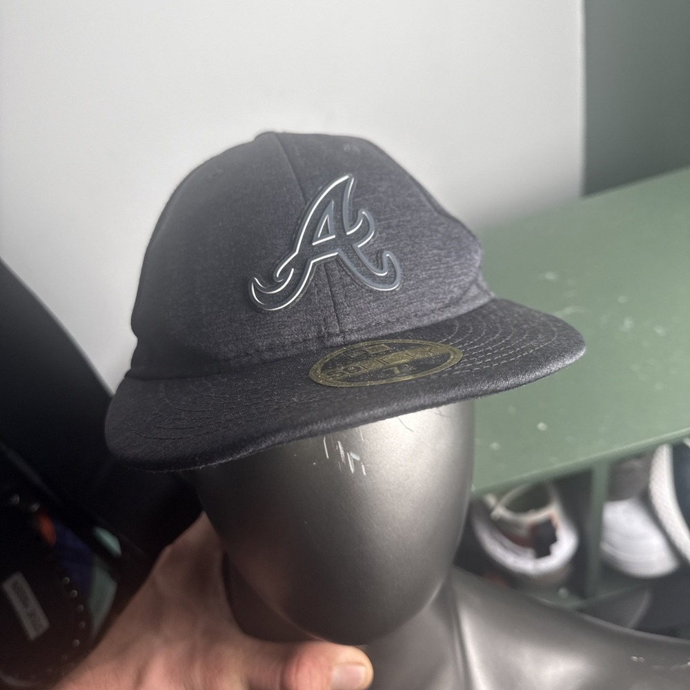 New Era 59FIFTY N.L. Atlanta Braves  Black with Rubber Script A Gray Black